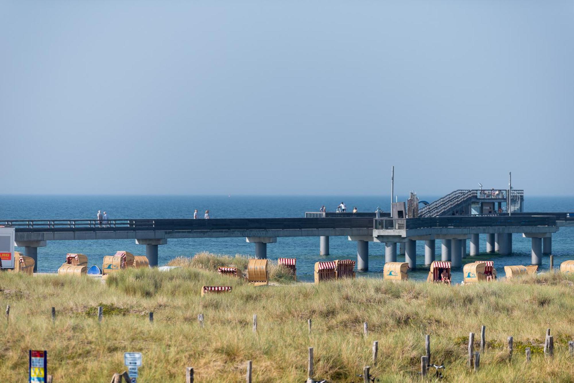 Ostsee - Reetdachhaus Nr 37 "Renate" Im Strand Resort Heiligenhafen Exterior foto